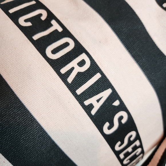 VICTORIA'S SECRET NEW DUFFLE BAG Pink and black stripe, top zip closure,… - Picture 2 of 7